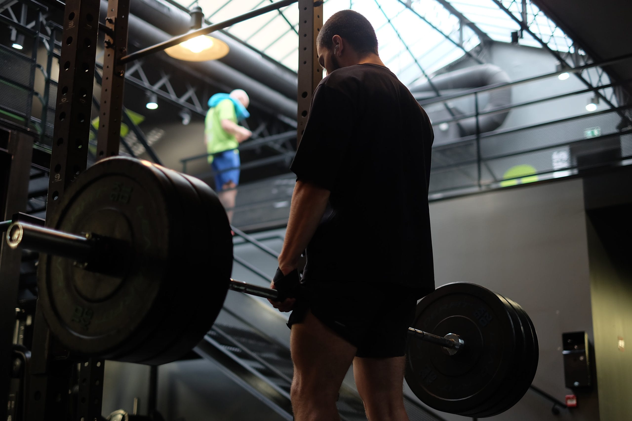 Soulevé de terre avec barre olympique chez Arev Club Issy